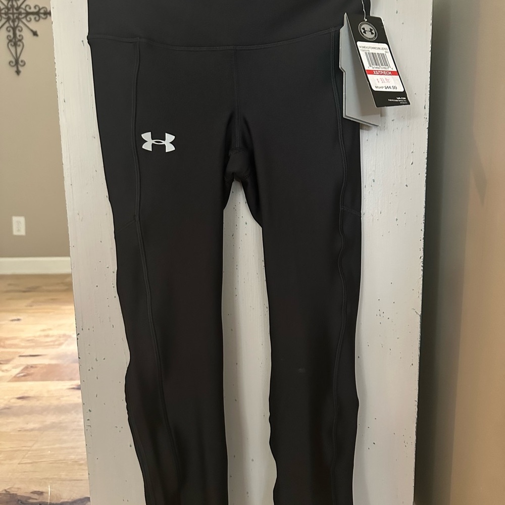 Under Armour capris size women’s xs black NWT